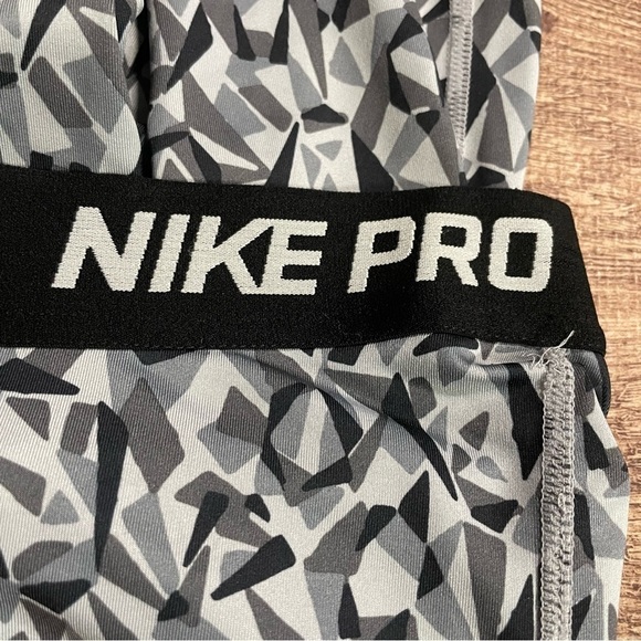 Nike Pro Printed Cropped Leggings Size Small - Picture 3 of 4